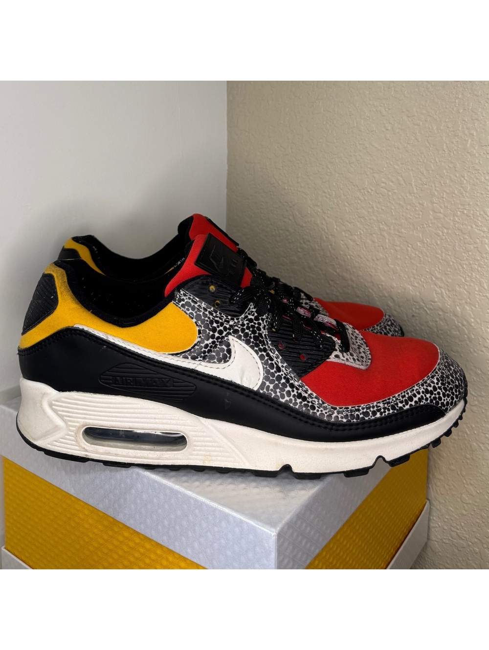 Nike Air Max 90 SE Safari DC9446-001 Men’s 9.5 / Women’s 11 Black Red Yellow